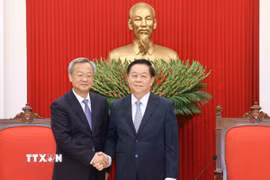 Ông Nguyễn Trọng Nghĩa, Trưởng Ban Tuyên giáo và Dân vận Trung ương, tiếp ông Trần Kiến Văn, Tổng Biên tập Nhân dân nhật báo (Trung Quốc). (Ảnh: Phương Hoa/TTXVN)
