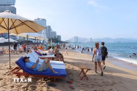 Nha Trang có bãi biển đẹp nhất nước đã thu hút du khách trong nước và quốc tế. (Ảnh: Đặng Tuấn/TTXVN)