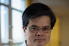 Giáo sư Nguyễn Văn Phú, Giám đốc nghiên cứu tại Trung tâm Nghiên cứu Khoa học Quốc gia Pháp (CNRS). (Ảnh: TTXVN phát)