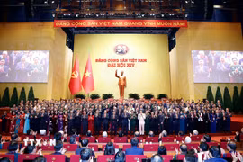 Ban Chấp hành Trung ương Đảng khóa XIV ra mắt Đại hội. (Ảnh: TTXVN)