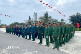 Quân và nhân dân trên đảo tiền tiêu Bạch Long Vĩ tham gia bầu cử sớm. (Ảnh: TTXVN phát)