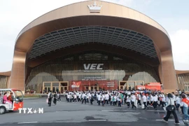 Triển lãm được tổ chức với quy mô lớn nhất từ trước đến nay, có sự tham gia của 28 bộ, cơ quan Trung ương, 34 địa phương và hơn 110 doanh nghiệp, tập đoàn kinh tế lớn với hơn 230 gian hàng trên toàn bộ diện tích trung tâm triển lãm. (Ảnh: Minh Quyết/TTXVN)