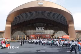 Triển lãm được tổ chức với quy mô lớn nhất từ trước đến nay, có sự tham gia của 28 bộ, cơ quan Trung ương, 34 địa phương và hơn 110 doanh nghiệp, tập đoàn kinh tế lớn với hơn 230 gian hàng trên toàn bộ diện tích trung tâm triển lãm. (Ảnh: Minh Quyết/TTXVN)