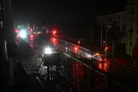 Đường phố ở Zaporizhzhia, Ukraine, chìm trong bóng tối do mất điện. (Nguồn: Reuters)