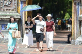 Dịp nghỉ lễ, Tết, nhu cầu đi du lịch của người dân thường tăng cao. (Ảnh: Văn Dũng/TTXVN)