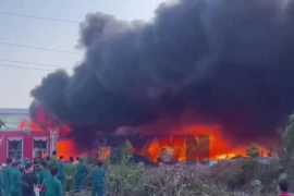 Hiện trường vụ hỏa hoạn tại xưởng bông ở Quảng Ninh