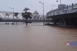 Huế di dời hàng nghìn người tránh ngập lụt nghiêm trọng