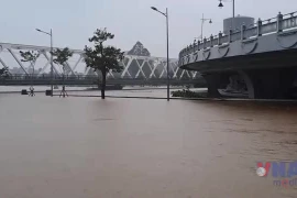Huế di dời hàng nghìn người tránh ngập lụt nghiêm trọng