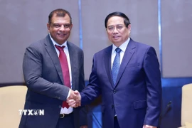 Thủ tướng Phạm Minh Chính tiếp Người sáng lập và Chủ tịch Tập đoàn Capital A Tony Fernandes. (Ảnh: Dương Giang/TTXVN)