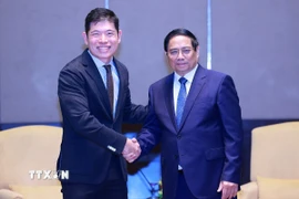 Thủ tướng Phạm Minh Chính tiếp Giám đốc Điều hành và Đồng sáng lập Tập đoàn Grab Anthony Tan. (Ảnh: Dương Giang/TTXVN)