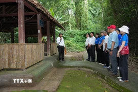 Khách tham quan Khu di tích lịch sử văn hóa quốc gia đặc biệt Căn cứ Trung ương Cục miền Nam (tỉnh Tây Ninh). (Ảnh: Giang Phương/TTXVN)