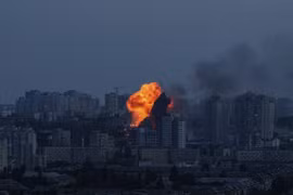 Một vụ nổ sau cuộc không kích của Nga vào Kiev, Ukraine ngày 6/6. (Nguồn: AP)