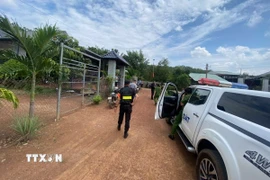 Cảnh sát tiến hành điều tra vụ án. (Ảnh: TTXVN phát)