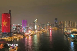 Thành phố Hồ Chí Minh - trung tâm kinh tế, văn hóa, du lịch đầu tàu của cả nước rực sáng trong đêm. (Ảnh: Vũ Sinh/TTXVN)