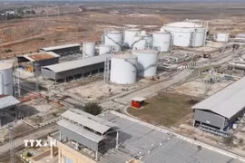 Nhà máy chế biến dầu của Iran ở Ahvaz, tỉnh Khuzestan. (Ảnh: IRNA/TTXVN)