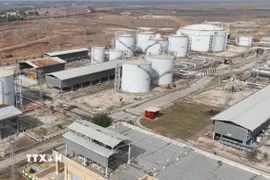 Nhà máy chế biến dầu của Iran ở Ahvaz, tỉnh Khuzestan. (Ảnh: IRNA/TTXVN)