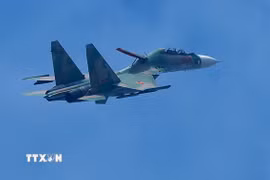Biên đội tiêm kích Su30-MK2 của lực lượng Không quân Việt Nam bay trình diễn tại lễ khai mạc Triển lãm Quốc phòng Quốc tế Việt Nam 2024. (Ảnh: Dương Giang/TTXVN)