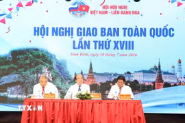 Các đại biểu chủ trì hội nghị. (Ảnh: Thanh Tuấn/TTXVN)