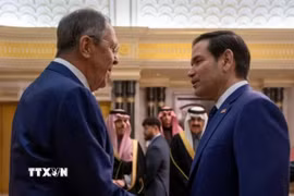 Ngoại trưởng Mỹ Marco Rubio (phải) và Ngoại trưởng Nga Sergei Lavrov tại cuộc gặp ở Riyadh, Saudi Arabia. (Ảnh: IBTimes/TTXVN)