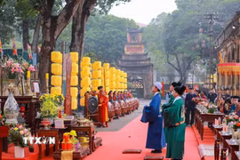 Lễ Tiến lịch là một nghi lễ quan trọng được tổ chức vào cuối năm, khi triều đình dâng lên Hoàng đế tấm lịch mới của năm tiếp theo. (Ảnh: Khánh Hòa/TTXVN)