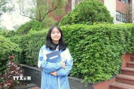Nữ sinh Trường THPT Chuyên Bắc Ninh Trương Thanh Xuân luôn lạc quan trên hành trình chinh phục tri thức. (Ảnh: Thanh Thương/TTXVN)
