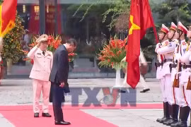 Góp phần xây dựng nền hành chính phục vụ