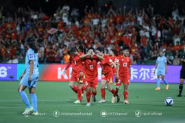 Vạn Sự ghi bàn thắng mở tỷ số. (Nguồn: VFF)