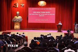 Đồng chí Phạm Tất Thắng, Ủy viên Trung ương Đảng, Phó Trưởng ban Thường trực Ban Tuyên giáo và Dân vận Trung ương, phát biểu khai mạc. (Ảnh: Văn Điệp/TTXVN)