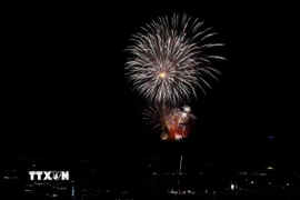 Bắn pháo hoa trên quảng trường Sun Carnival. (Ảnh: Đức Hiếu/TTXVN)