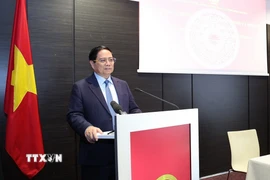 Thủ tướng Phạm Minh Chính phát biểu tại buổi gặp cán bộ, nhân viên Đại sứ quán và cộng đồng người Việt Nam tại Estonia. (Ảnh: Dương Giang/TTXVN)