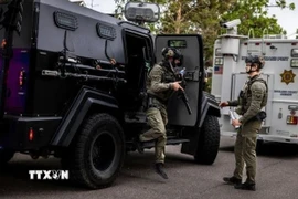 Cảnh sát Mỹ điều tra tại hiện trường một vụ tấn công. (Ảnh: CBS News/TTXVN)