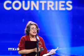 Giáo sư María Esperanza Martínez-Romero được trao Giải đặc biệt dành cho “Nhà khoa học đến từ các nước đang phát triển” vì những tiến bộ trong nghiên cứu sinh thái vi sinh vật và cơ chế cố định nitơ cộng sinh tại các hệ sinh thái nhiệt đới. (Ảnh: Hoàng Hiếu/TTXVN)