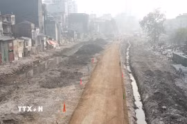 Sau khi tuyến đường được thông xe kỹ thuật, người dân đi lại thuận tiện hơn. (Ảnh: Nguyễn Thắng/TTXVN)