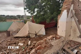 Cảnh đổ nát tại trung tâm y tế ở El Fasher, Bắc Darfur, Sudan sau vụ tấn công của Lực lượng Hỗ trợ Nhanh (RSF). (Ảnh: THX/TTXVN)