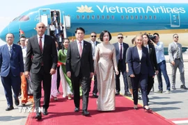 Lễ đón Chủ tịch nước Lương Cường và Phu nhân tại sân bay quốc tế Cairo, Ai Cập. (Ảnh: Lâm Khánh/TTXVN)