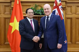 Thủ tướng Phạm Minh Chính với Thủ tướng New Zealand Christopher Luxon. (Ảnh: Dương Giang/TTXVN)