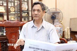 Ông Bùi Quang Huy, nguyên Phó Bí thư Thường trực Tỉnh ủy Hưng Yên, góp ý vào Dự thảo Văn kiện Đại hội XIV của Đảng. (Ảnh: Thế Duyệt/TTXVN)