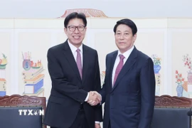 Chủ tịch nước Lương Cường tiếp Thị trưởng thành phố Busan Park Heong-joon. (Ảnh: Lâm Khánh/TTXVN)