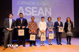 Hội chợ Văn hóa ASEAN có sự tham gia của các Đại sứ quán Indonesia, Malaysia, Philippines, Thái Lan và Việt Nam. (Ảnh: TTXVN phát)