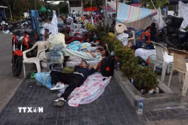 Người dân mất nhà sau động đất tại La Guaira, Venezuela. (Ảnh: THX/TTXVN phát)