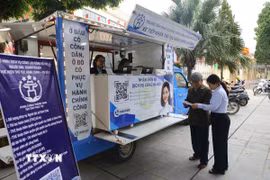 Mô hình “Dịch vụ công lưu động” thể hiện tư duy hành chính phục vụ thiết thực, lấy người dân làm trung tâm trong cải cách, chuyển đổi số. (Ảnh: Vũ Quang/TTXVN)