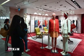 Cửa hàng của hãng thời trang xa xỉ Gucci tại thành phố Milan, Italy. (Ảnh: AFP/TTXVN)
