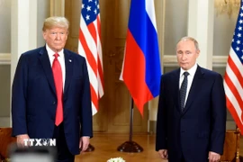 Tổng thống Nga Vladimir Putin (phải) và Tổng thống Mỹ Donald Trump tại cuộc gặp ở Helsinki, Phần Lan, ngày 16/7/2018. (Ảnh: THX/TTXVN)