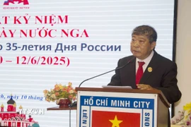 Ông Hoàng Minh Nhân, Chủ tịch Hội hữu nghị Việt Nam-Nga Thành phố Hồ Chí Minh, phát biểu chúc mừng. (Ảnh: Xuân Khu/TTXVN)