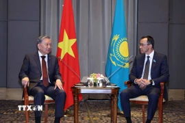 Tổng Bí thư Tô Lâm hội kiến Chủ tịch Thượng viện Kazakhstan Maulen Ashimbayev. (Ảnh: Thống Nhất/TTXVN)