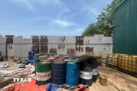 Cơ sở tái chế dầu thải của đối tượng Giang. (Ảnh: TTXVN phát)