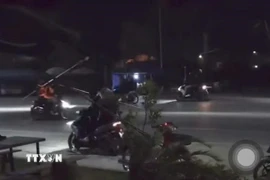 Nhóm thanh thiếu niên liên quan đến vụ hỗn chiến, rượt đuổi gây náo loạn Quốc lộ 10 (đoạn qua phường Yên Tử) vào rạng sáng 11/1. (Ảnh: TTXVN phát)