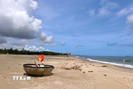 Xã Thăng An (thành phố Đà Nẵng) có nhiều điều kiện thuận lợi để phát triển du lịch, bãi biển trải dài, nguyên sơ, nằm ở phía Nam khu phố cổ Hội An. (Ảnh: Quốc Dũng/TTXVN)