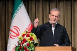 Tổng thống Iran Masoud Pezeshkian phát biểu. (Ảnh: IRNA/TTXVN)