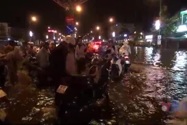 Mưa lớn gây ngập nhiều tuyến phố khu vực ven biển tỉnh Lâm Đồng